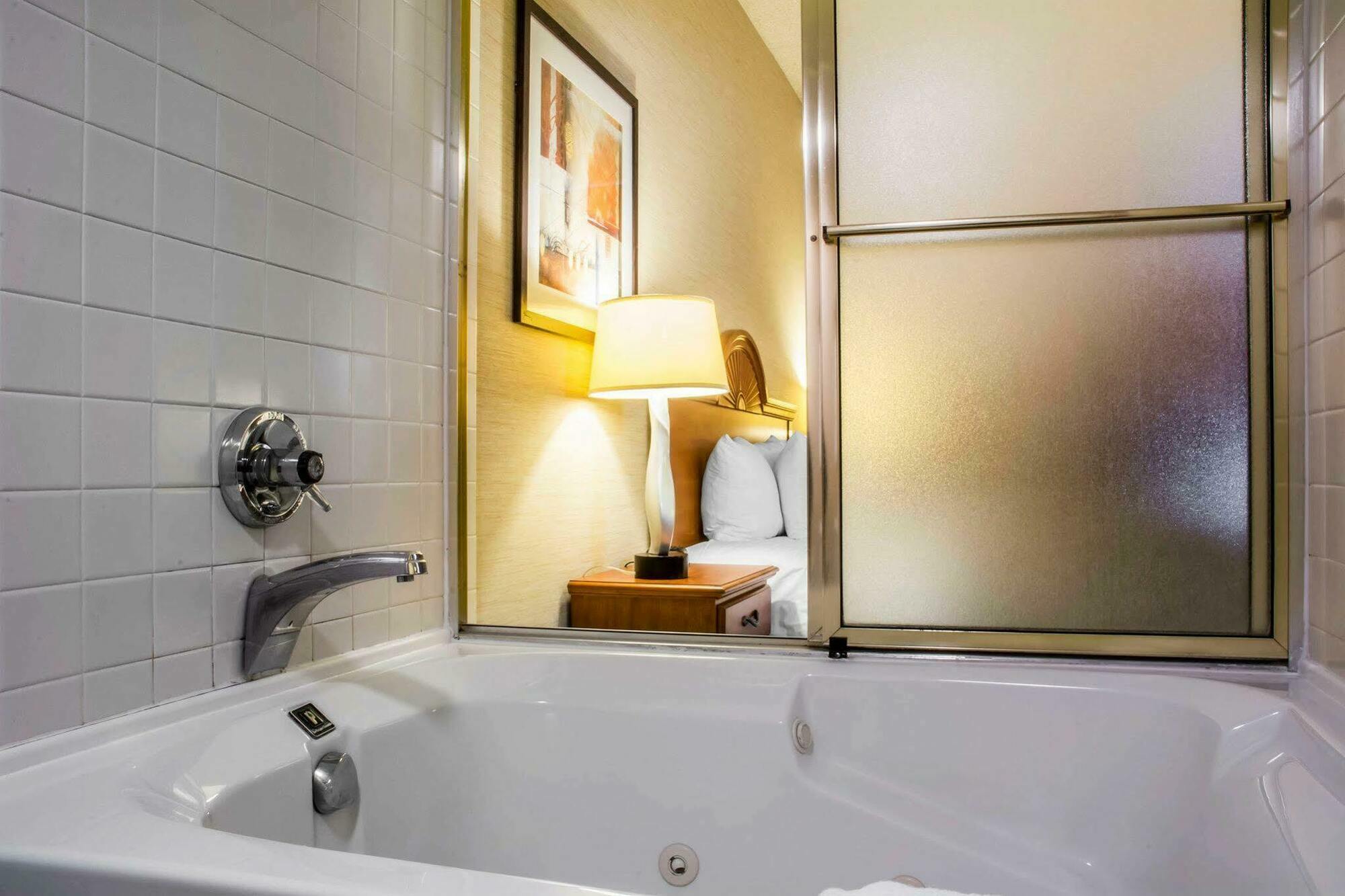 Quality Inn & Suites Мансфилд Экстерьер фото